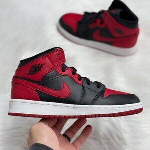 GS Sz 5.5 / WMNS 7 Nike Jordan 1 Mid Banned (2020) Shoes 554725-074 VNDS
